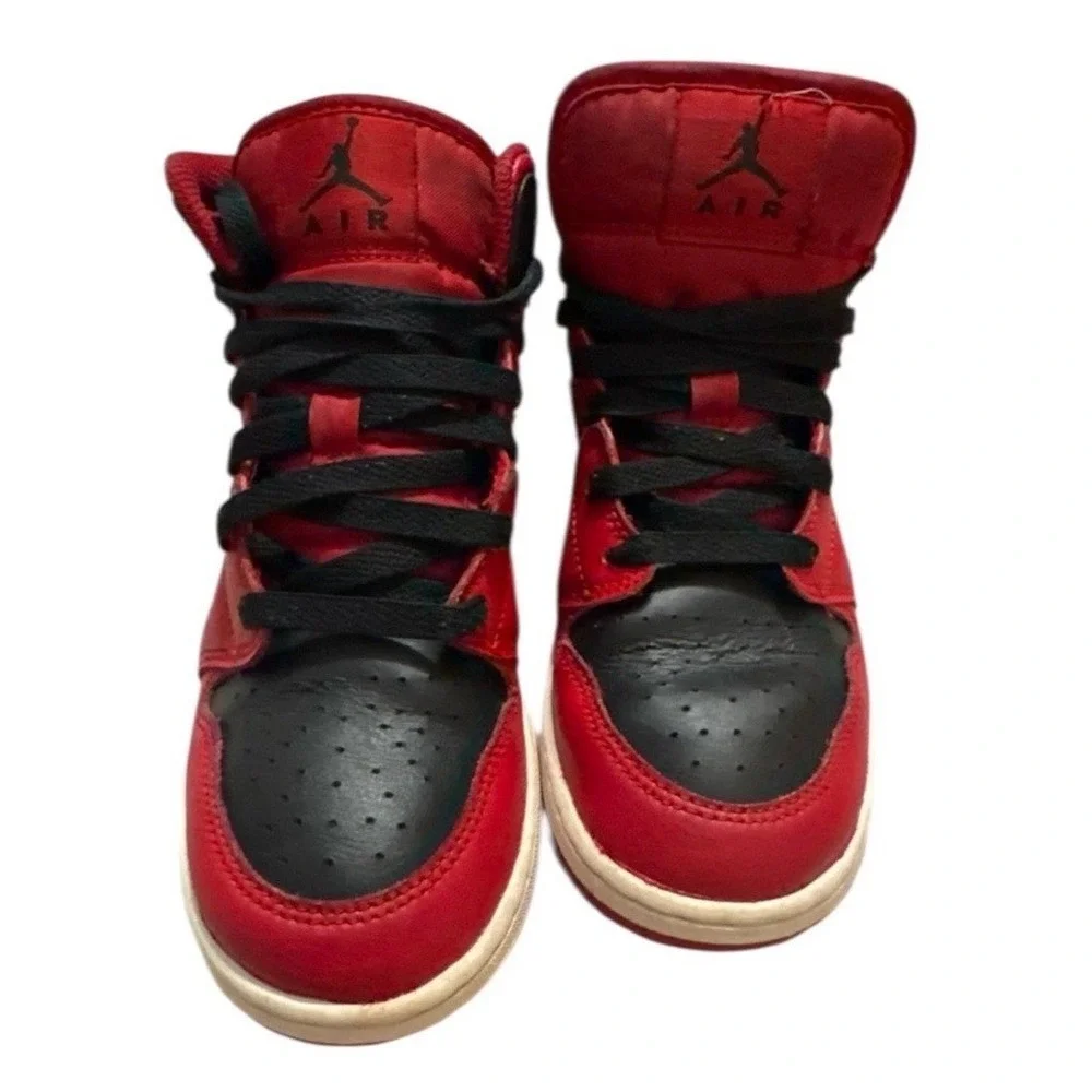Nike‎ Air Jordan Style High-Top SneakersSize: 5.5Y Women's 7–7.5 Condition: Mint